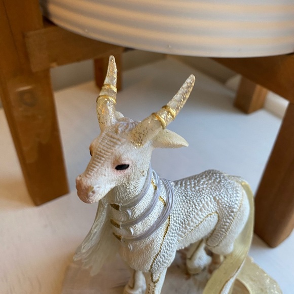 SCHLEICH BAYALA ASIAN MAGICAL BEING
Hand Painted Hard Plastic Collectible Toy - Picture 7 of 10